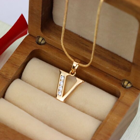 "Rose Gold Letter V Pendant with Sparkling Crystals – Chic Jewelry, XPPT1371 - Picture 10 of 13